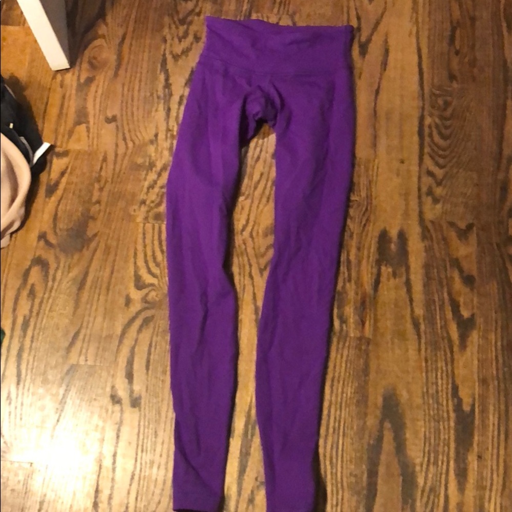 Lululemon full length mid rise purple leggings!